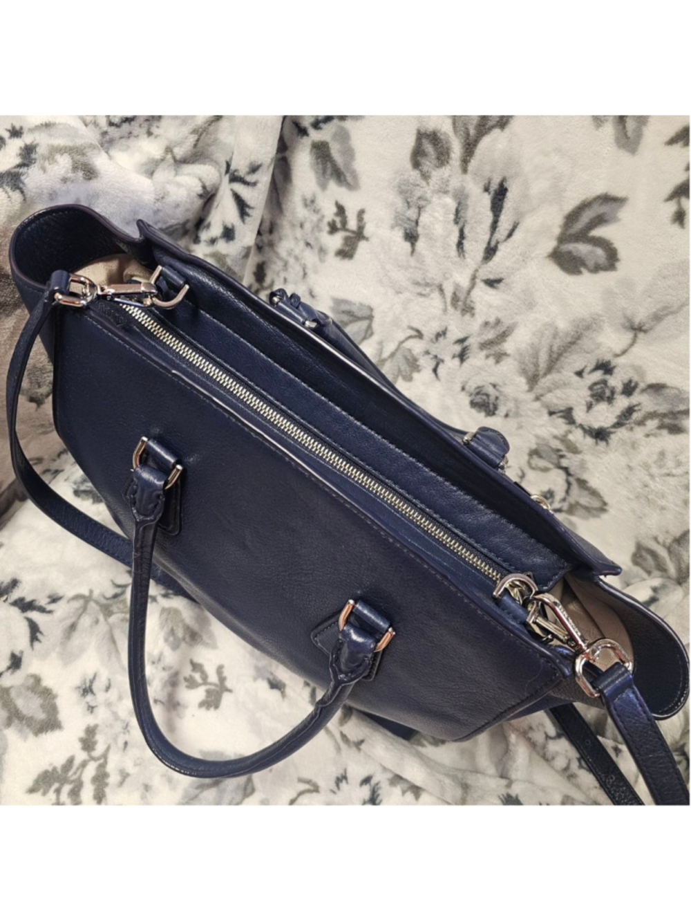 Michael Kors Sutton Medium Navy Blue Leather Satchel - Excellent Condition - Picture 9 of 10